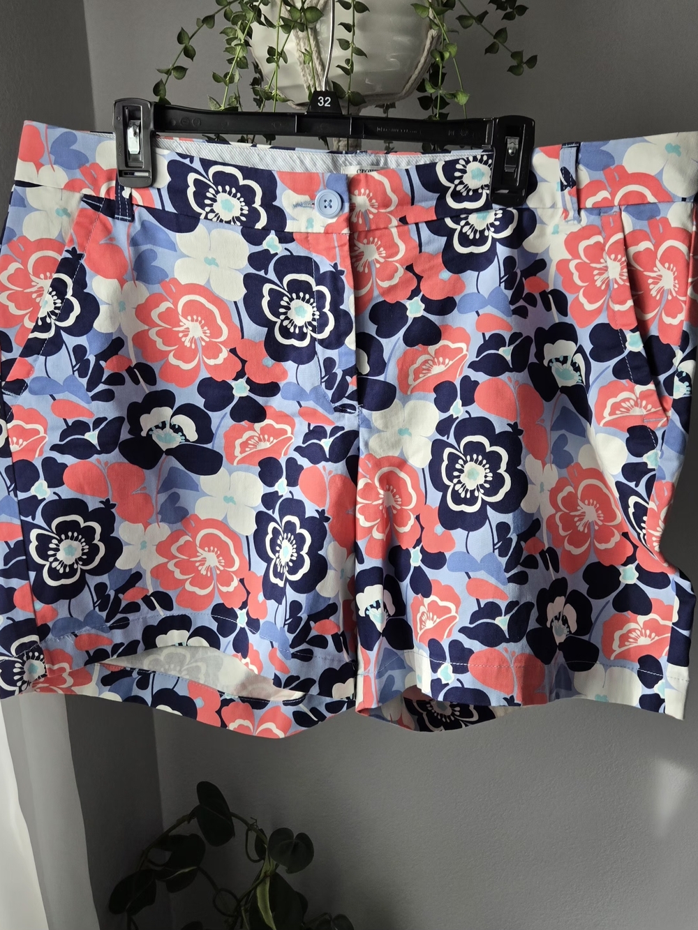 Crown & Ivy Caroline Floral Shorts 16W Plus Size Blue Coral Stretch Chino